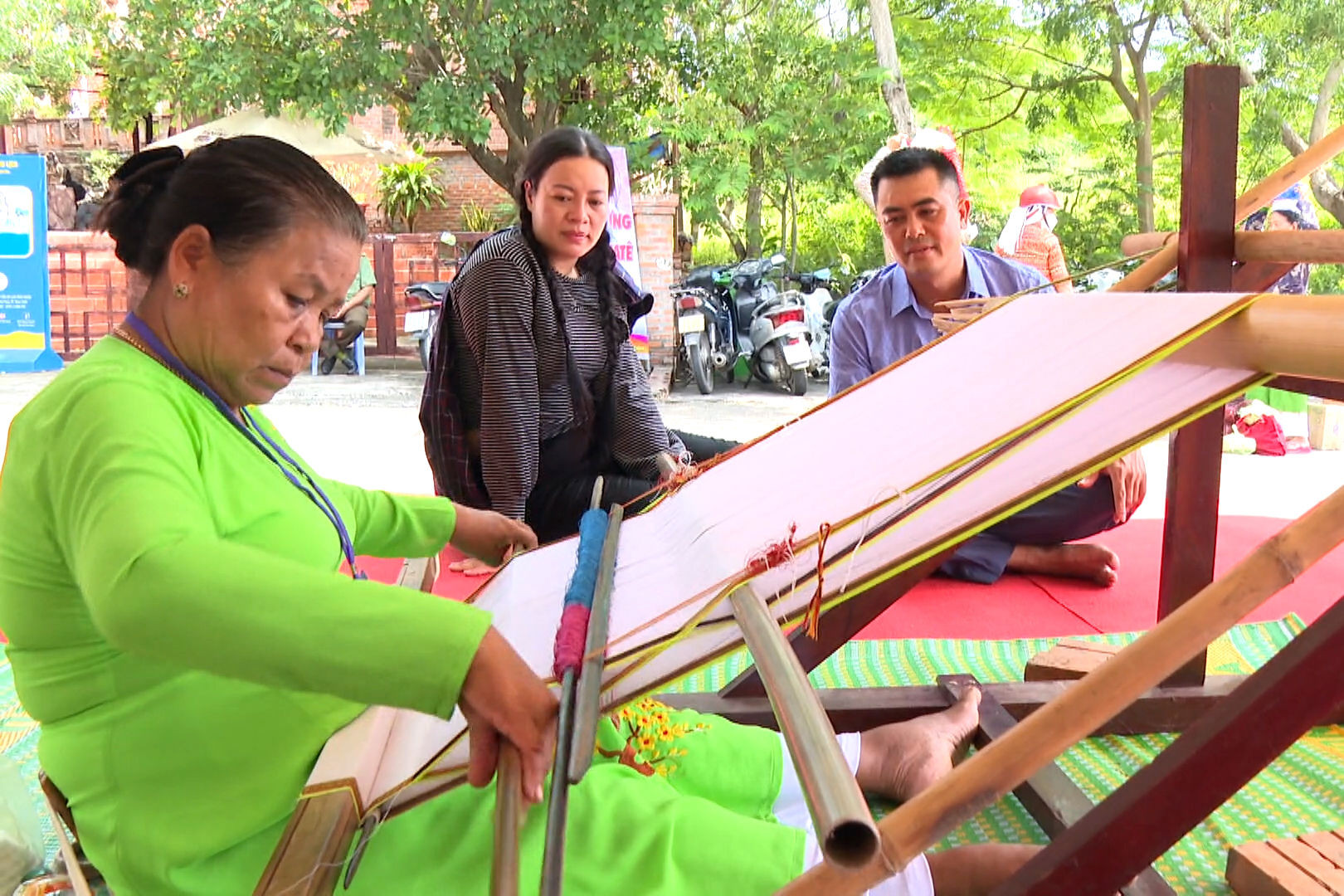 Visitors try traditional Cham brocade weaving at Po Sah Inu Towers.