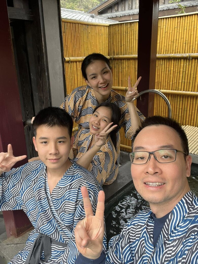 2 con của Hoa hậu Thùy Lâm thừa hưởng trọn vẹn nét đẹp từ bố mẹ.