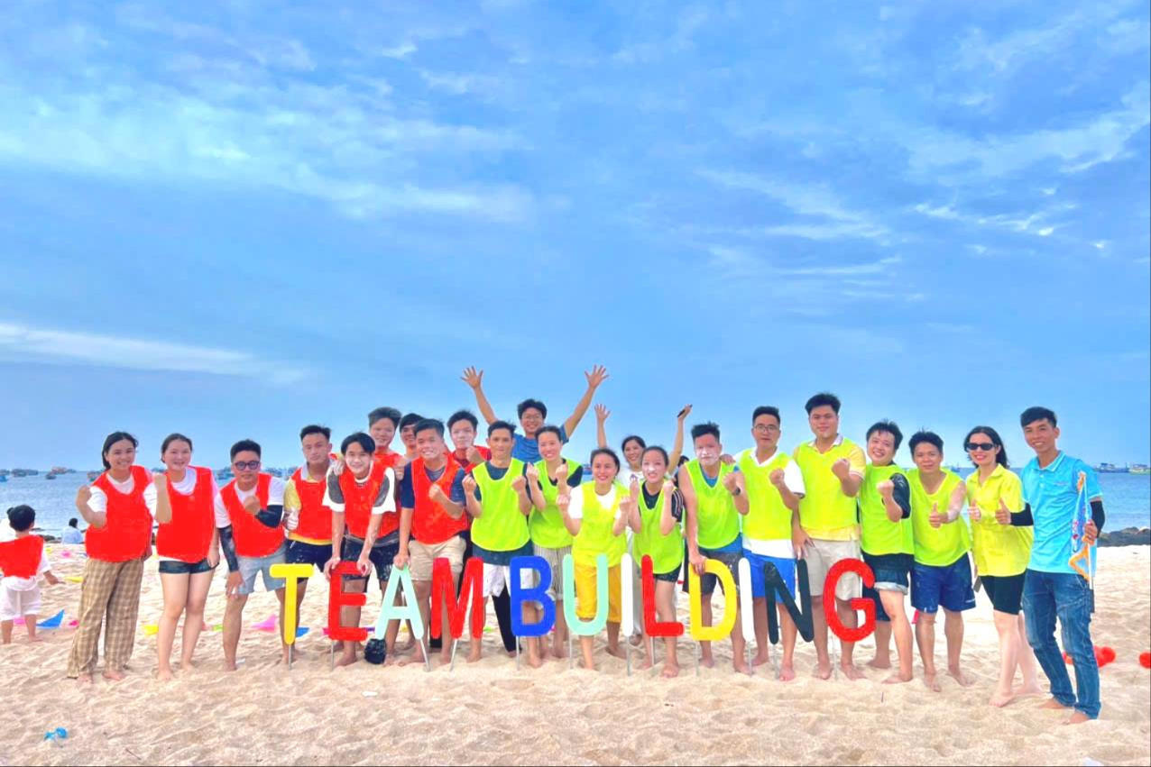 Many groups choose Phu Quy Island for team-building activities (Photo: Anh Nguyet).
