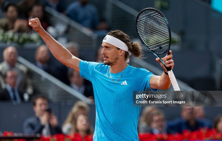 Alexander Zverev ăn mừng chiến thắng thuyết phục trước Flavio Cobolli tại tứ kết Madrid Open