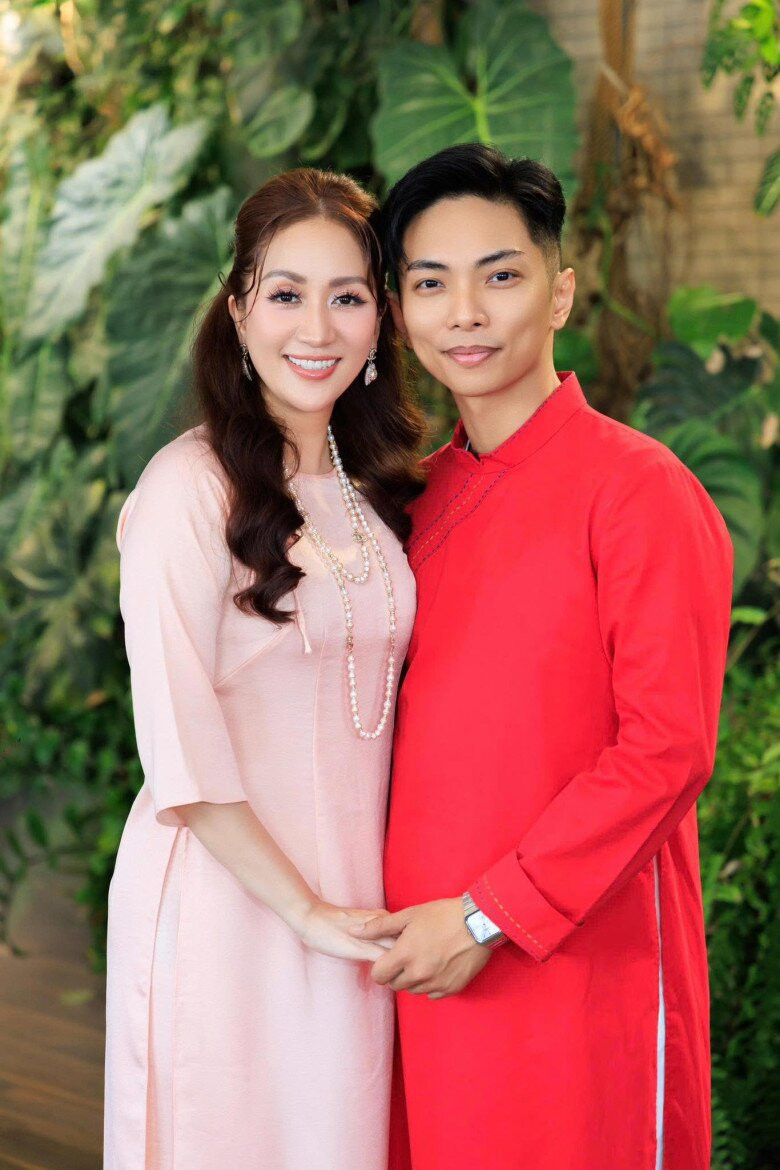 Khánh Thi - Phan Hiển có chuyện tình bền chặt khiến nhiều người ngưỡng mộ.