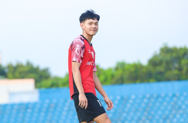 Tiền đạo Bùi Vĩ Hào là niềm hy vọng số một trên hàng công của đội bóng đất Thủ.