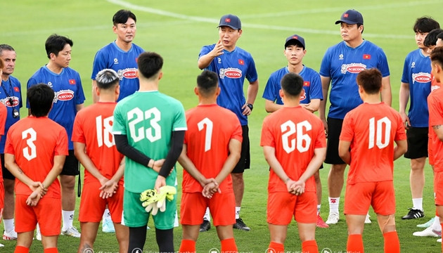 Các cầu thủ đội tuyển Việt Nam nỗ lực duy trì thể lực trong bối cảnh lịch thi đấu dày đặc.
