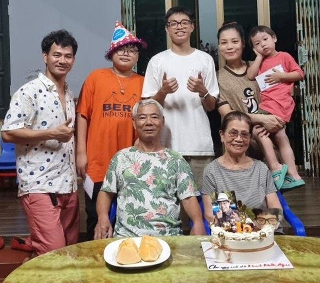Bố mẹ NSND Xuân Bắc luôn sống giản dị và lạc quan dù trải qua nhiều khó khăn.