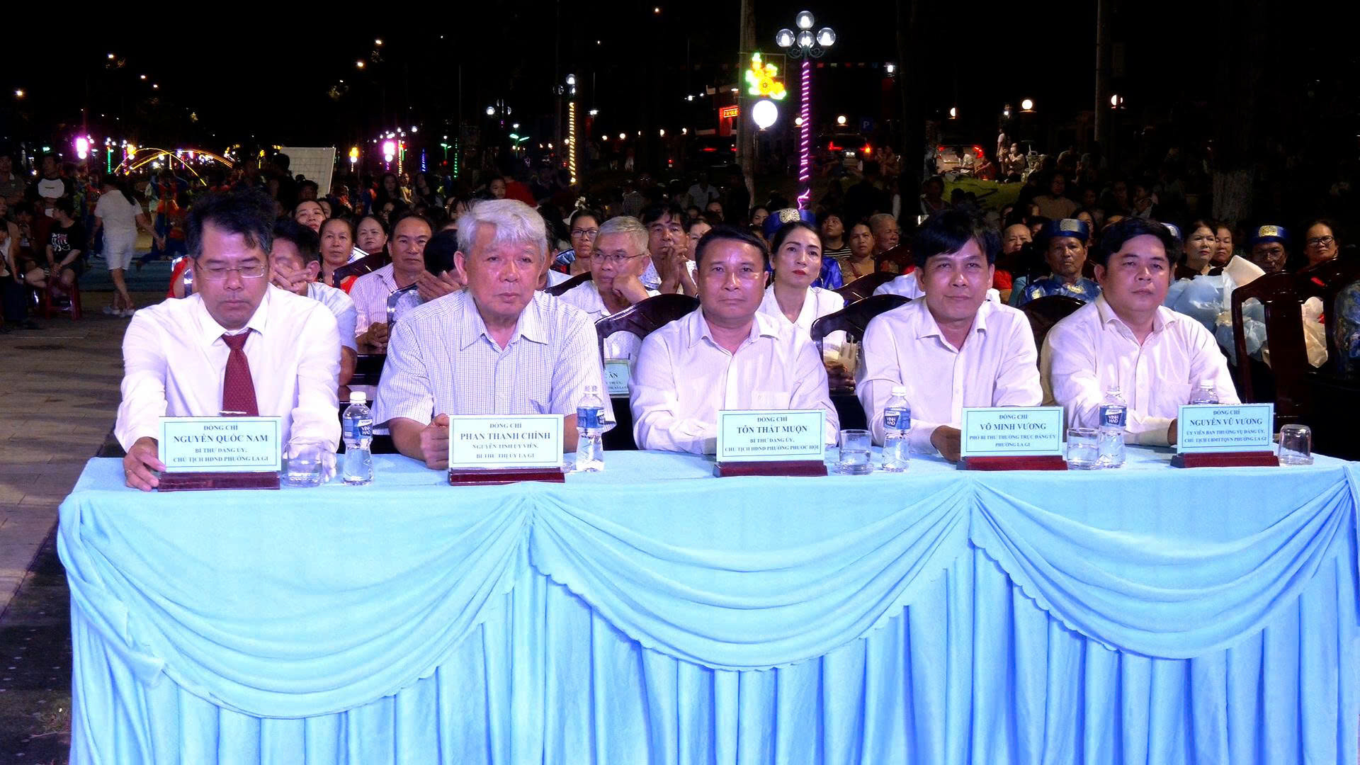 Lãnh đạo phường La Gi và các phường lân cận dự lễ khai mạc