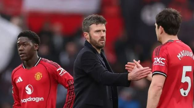 Huấn luyện viên Michael Carrick giúp MU thăng hoa tại Ngoại hạng Anh.