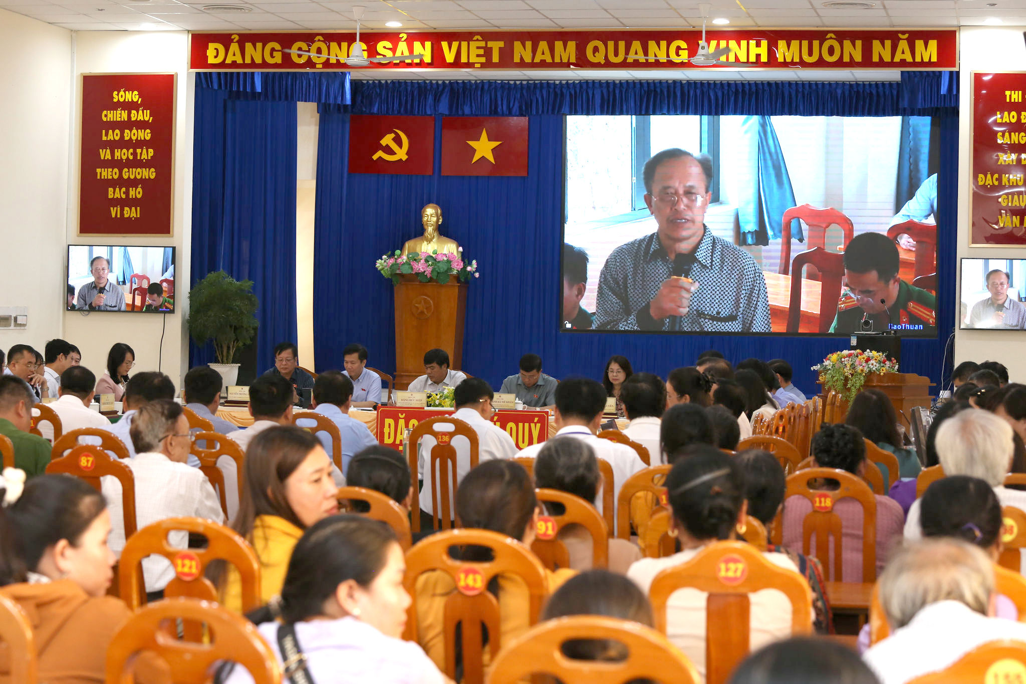 cu-tri-cac-diem-cau-neu-y-kien-tai-hoi-nghi(1).jpg