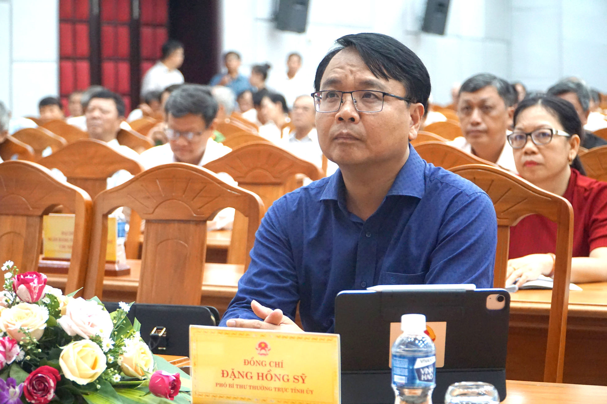 dang-hong-sy-pho-bi-thu-thuong-truc-tinh-uy-du-hoi-nghi-tai-trung-tam-hoi-nghi-tinh(1).jpg