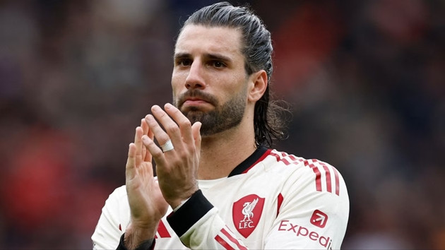 Dominik Szoboszlai gây tranh cãi với hành động tại Old Trafford.