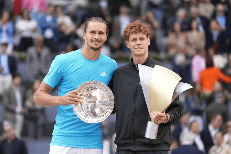 Zverev và Sinner tại lễ trao giải Madrid Open 2026