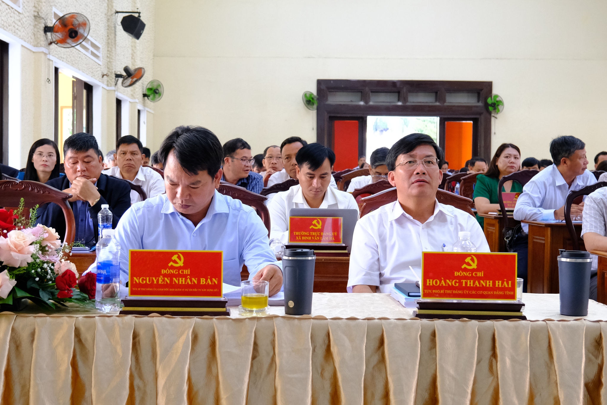 Các đồng chí lãnh đạo Link vào tham dự hội nghị