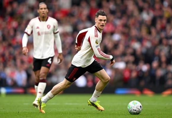 Florian Wirtz mờ nhạt trong trận thua của Liverpool trước Manchester United tại Old Trafford.