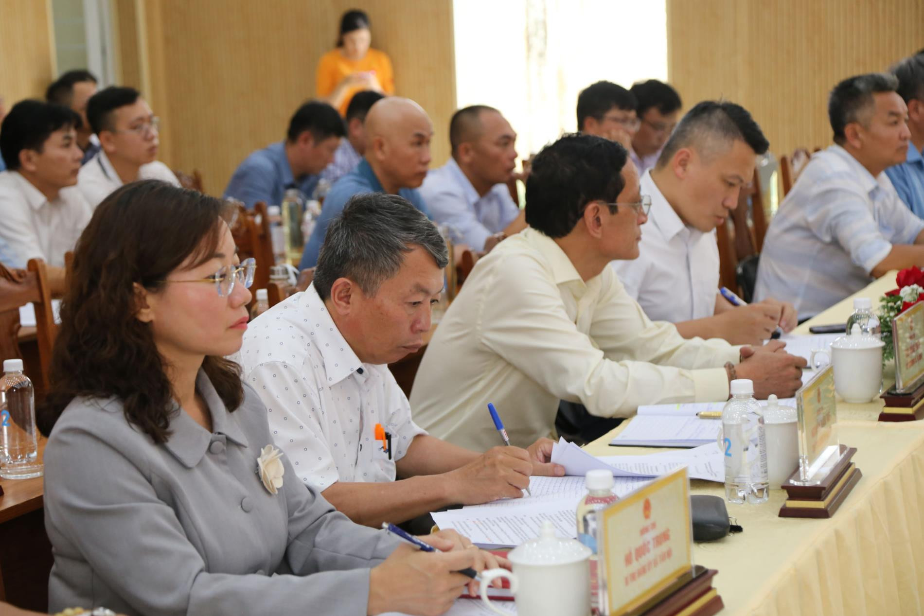Các xã, phường nơi có dự án đi qua tham dự buổi làm việc