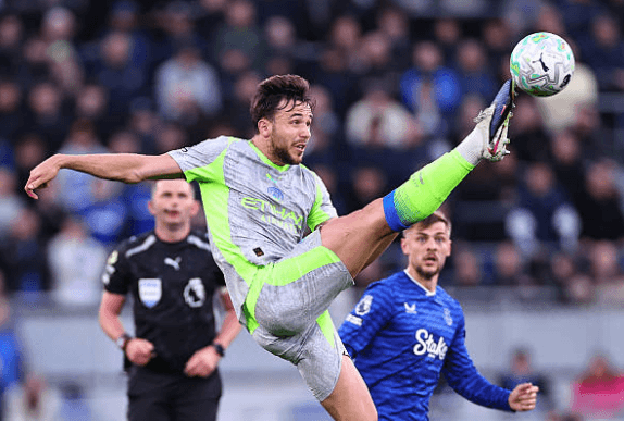 Nico Gonzalez gặp khó khăn trong việc kiểm soát trung tuyến