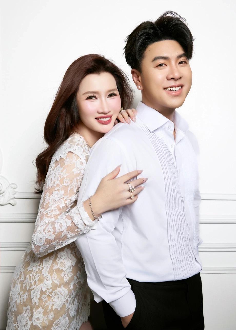 Nam ca sĩ Akira Phan khẳng định tình cảm dành cho con riêng của vợ.