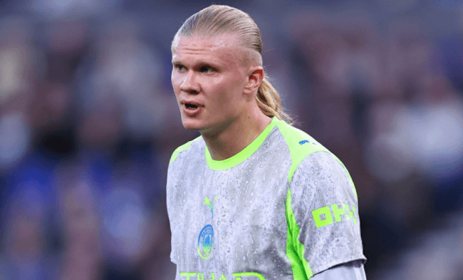 Tiền đạo Erling Haaland thể hiện quyết tâm cùng Manchester City trong cuộc đua vô địch Ngoại hạng Anh.