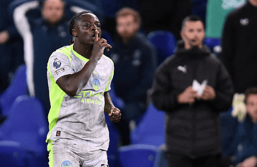 Jeremy Doku ăn mừng bàn thắng gỡ hòa 3-3 cho Man City