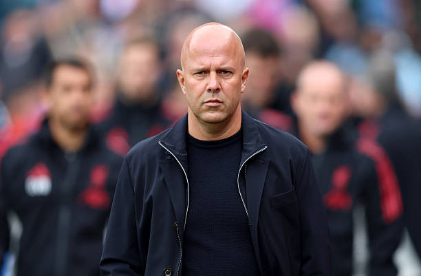 Arne Slot đang gặp khó khăn trong việc thiết lập trật tự tại phòng thay đồ Liverpool.