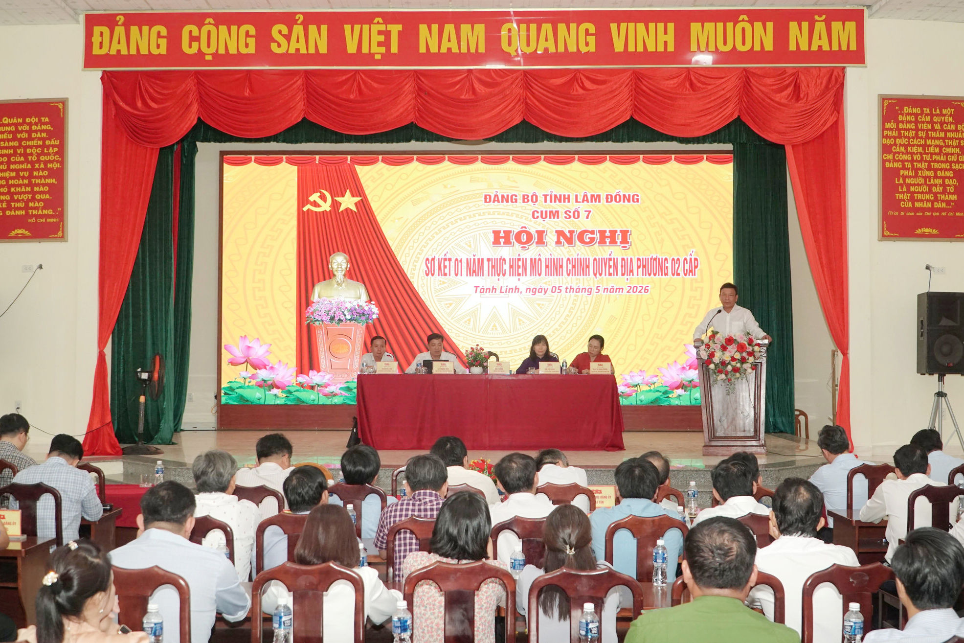 quang-canh-hoi-nghi(1).jpg