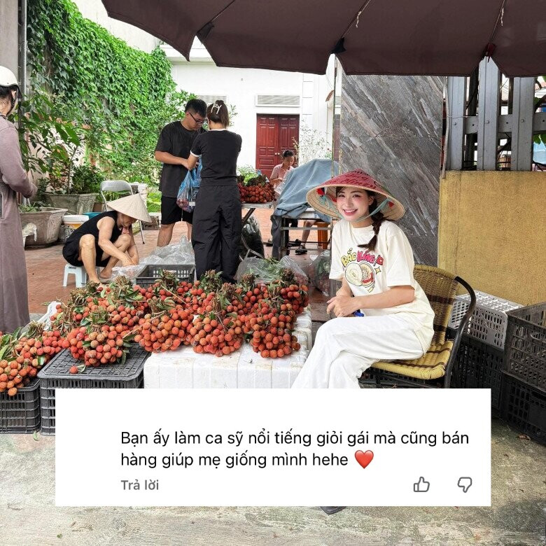 Nhiều người khen ngợi Hòa Minzy mộc mạc khi bán hàng giúp mẹ.