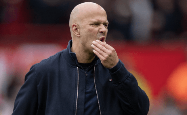 HLV Arne Slot cần mang về những tân binh chất lượng để cải tổ Liverpool.