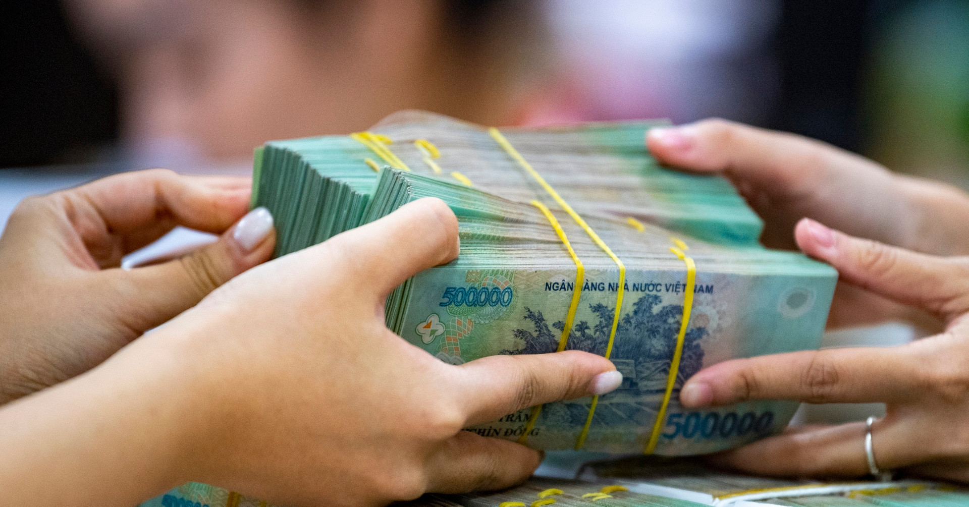 Biến động lãi suất ngân hàng kỳ hạn 6 tháng ngày 6/5/2026