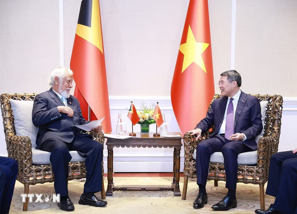 Thủ tướng Lê Minh Hưng gặp Thủ tướng Timor-Leste Xanana Gusmão. (Ảnh: Dương Giang/TTXVN)