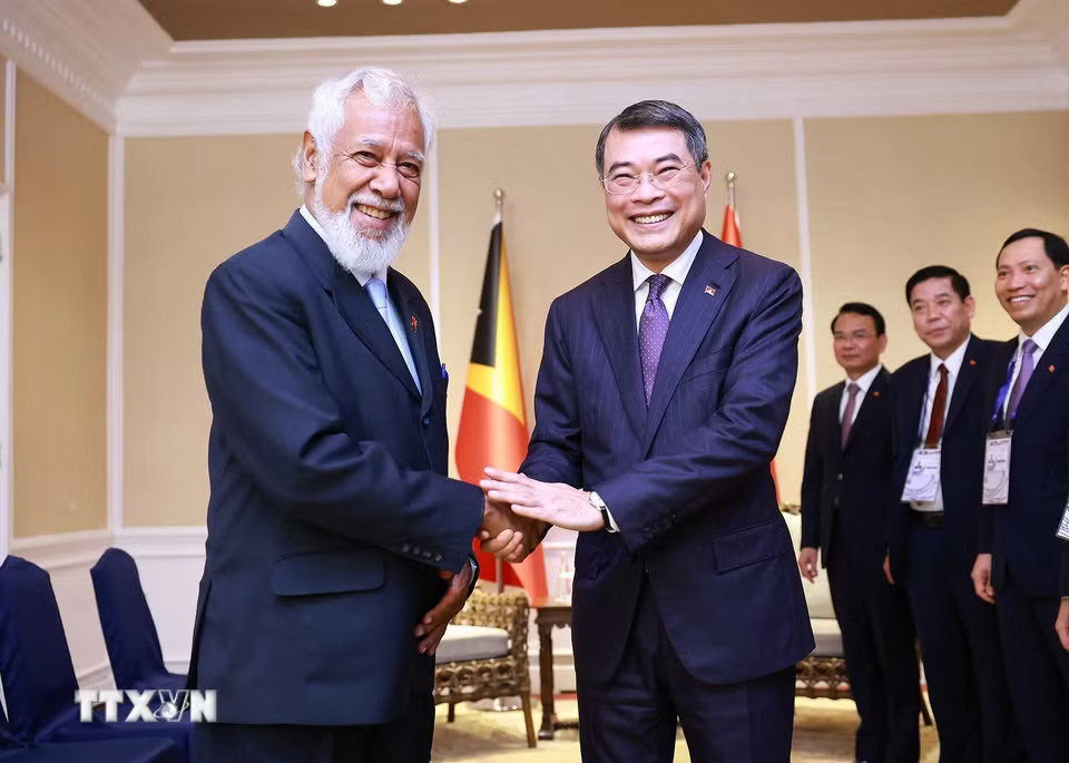 Thủ tướng Lê Minh Hưng gặp Thủ tướng Timor-Leste Xanana Gusmão. (Ảnh: Dương Giang/TTXVN)