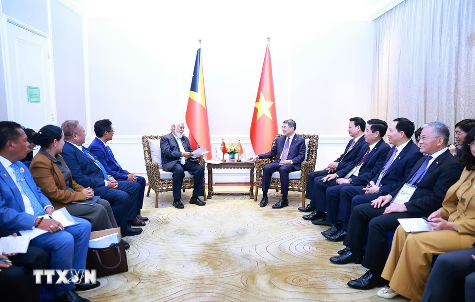 Thủ tướng Lê Minh Hưng gặp Thủ tướng Timor-Leste Xanana Gusmão. (Ảnh: Dương Giang/TTXVN)