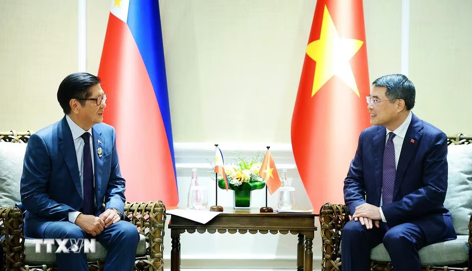 Thủ tướng Lê Minh Hưng gặp Tổng thống Philippines Ferdinand Romualdez Marcos Jr, Chủ tịch ASEAN năm 2026. (Ảnh: Dương Giang/TTXVN)