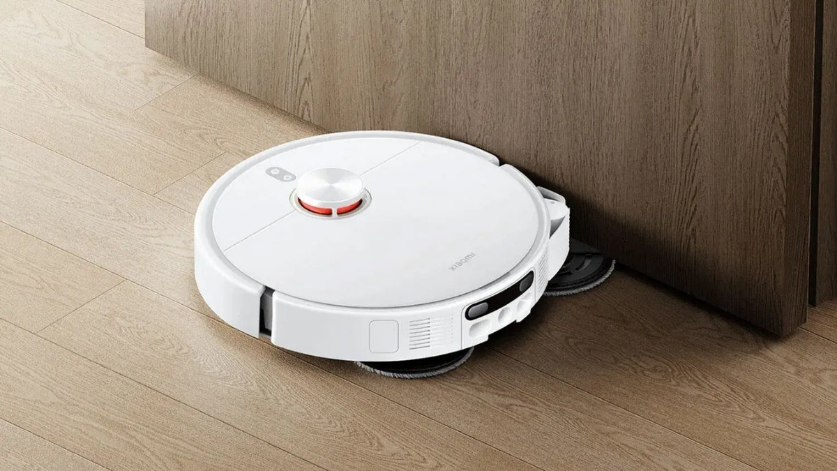 Robot hút bụi Xiaomi H50 Pro với thiết kế chổi và giẻ lau vươn dài giúp làm sạch góc tường và gầm nội thất.