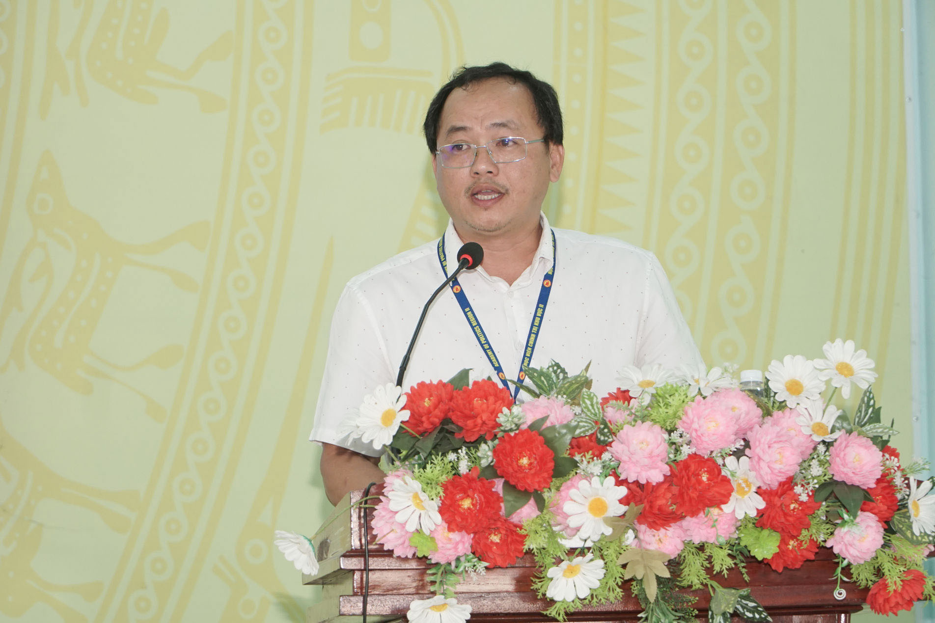 lanh-dao-ubnd-xa-hong-thai-tra-loi-kien-nghi-cua-cu-tri(1).jpg