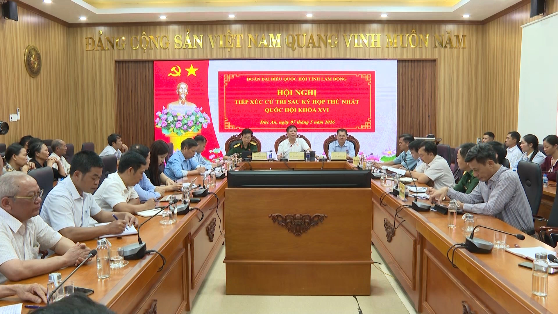 Quang cảnh buổi tiếp xúc