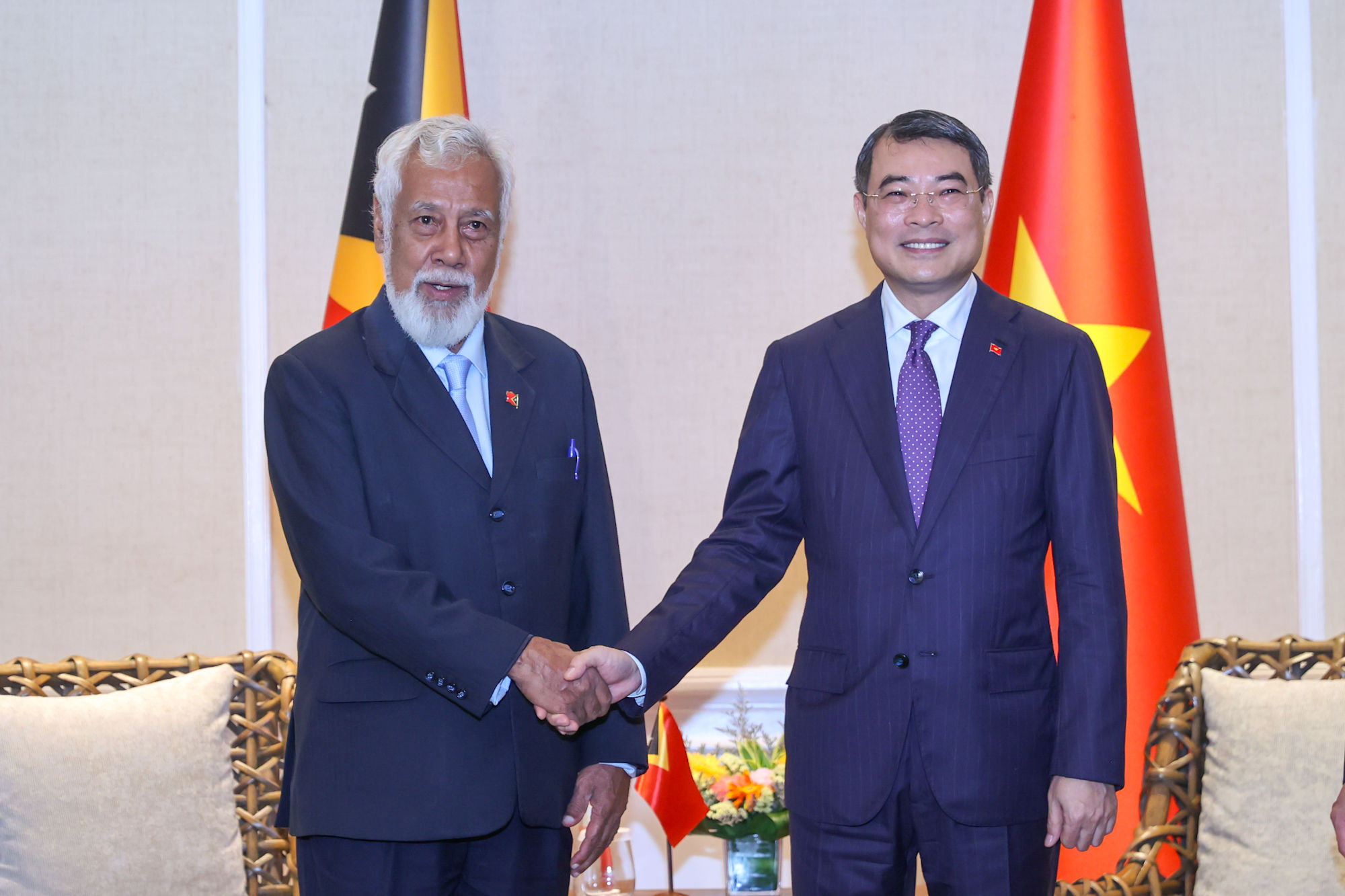 Prime Minister Le Minh Hung meets Timor-Leste Prime Minister, ADB President in Cebu- Ảnh 1.