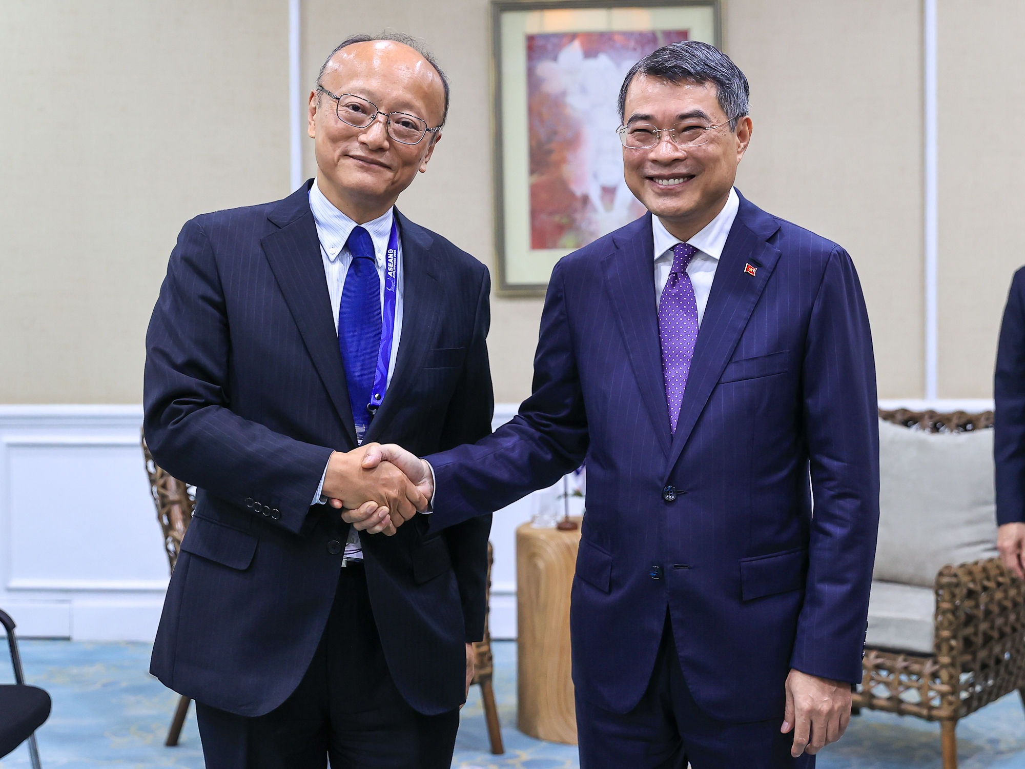 Prime Minister Le Minh Hung meets Timor-Leste Prime Minister, ADB President in Cebu- Ảnh 2.