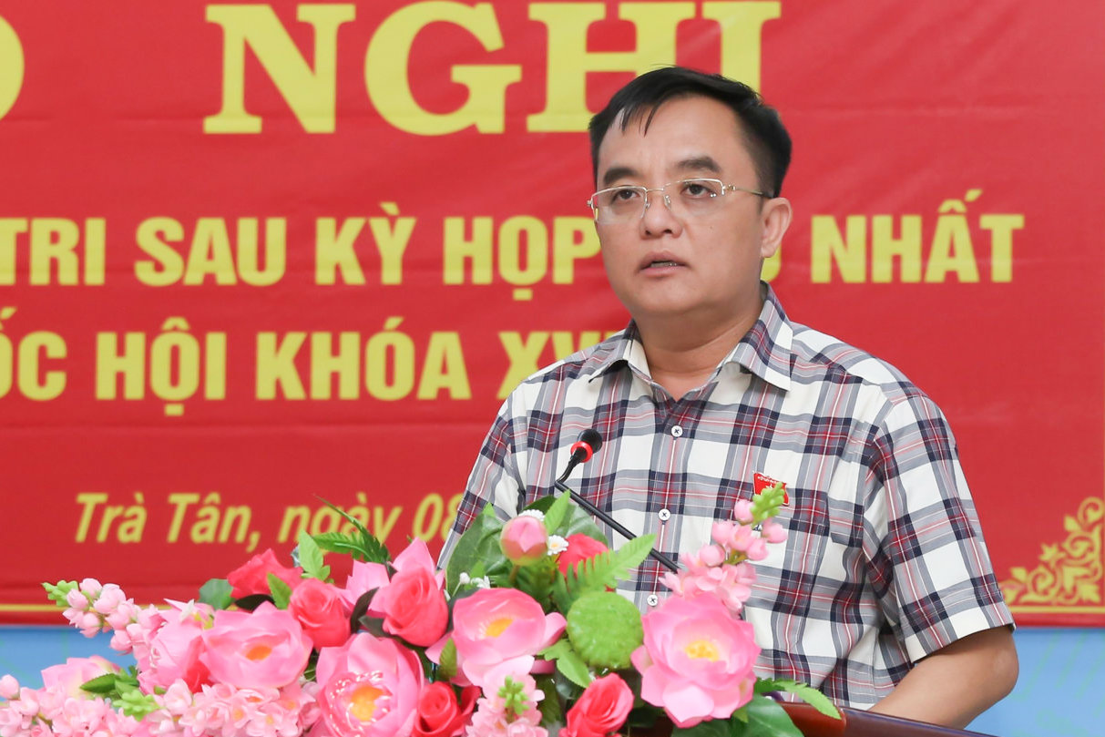 dai-bieu-huynh-ngoc-liem-tra-loi-cac-kien-nghi-cua-cu-tri(1).jpg