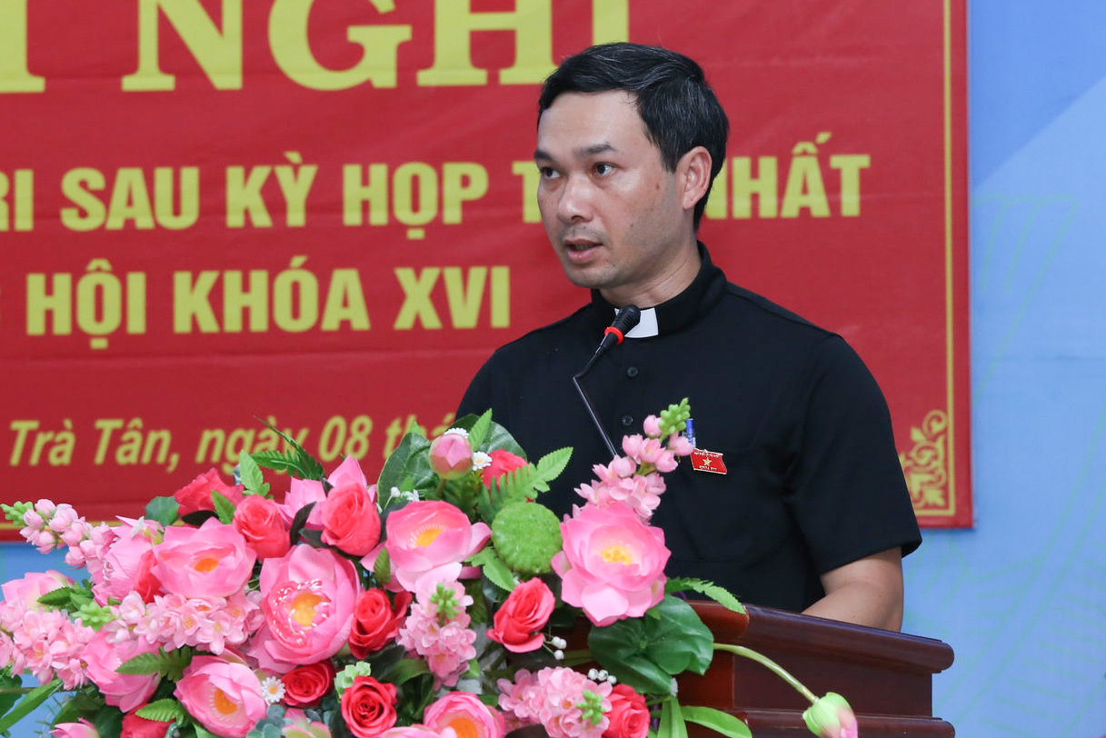 dai-bieu-le-nguyen-thao-bao-cao-ket-qua-giai-quyet-cac-kien-nghi-cua-cu-tri-xa-tra-tan-neu-ra-tai-cac-ky-hop-truoc(1).jpg
