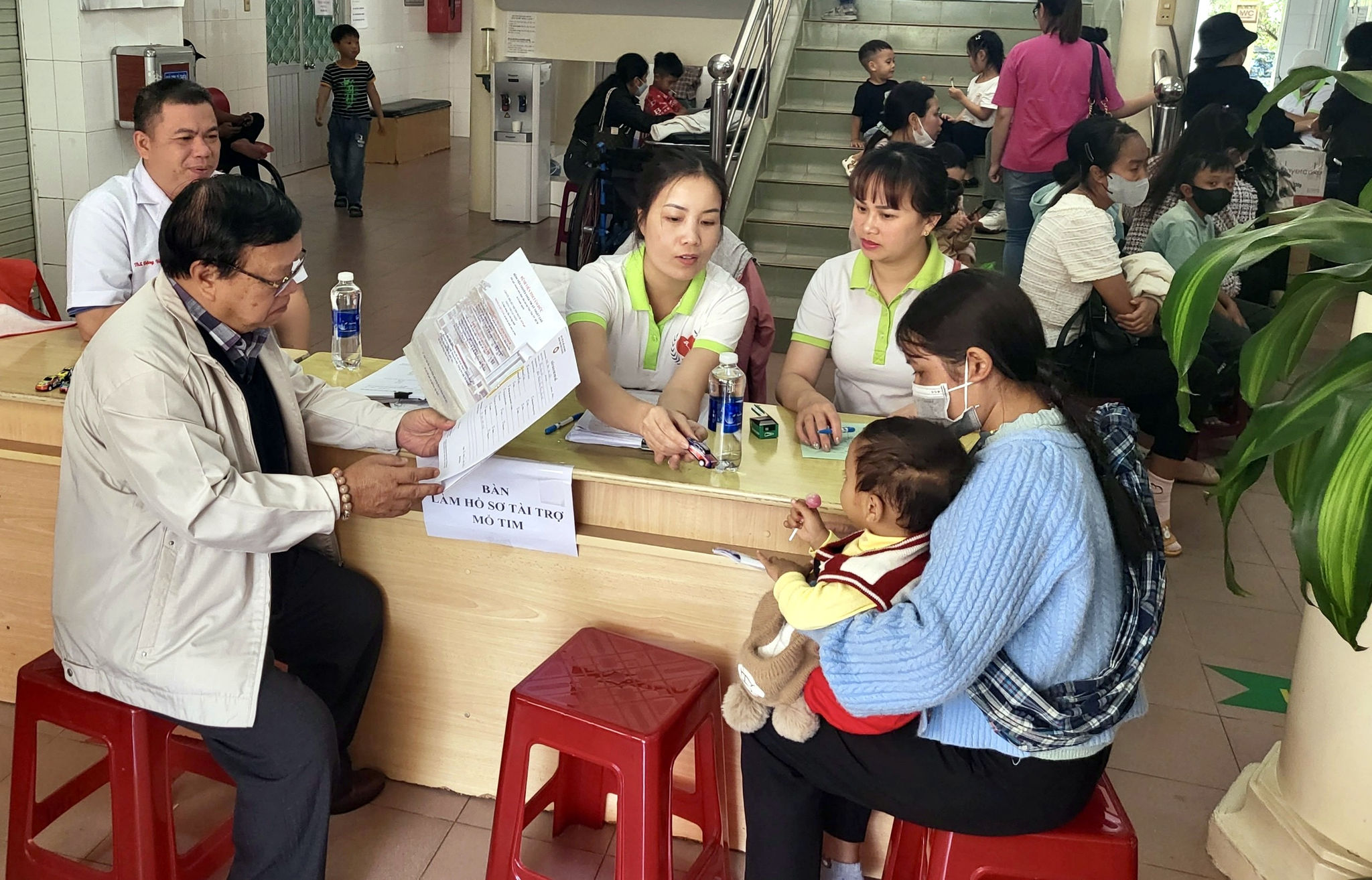 Hội Bảo trợ Bệnh nhân nghèo -Người khuyết tật và Bảo vệ quyền trẻ em Link vào Dubai88 nhà cái xem xét làm hồ sơ tài trợ mổ tim cho các trường hợp khó khăn