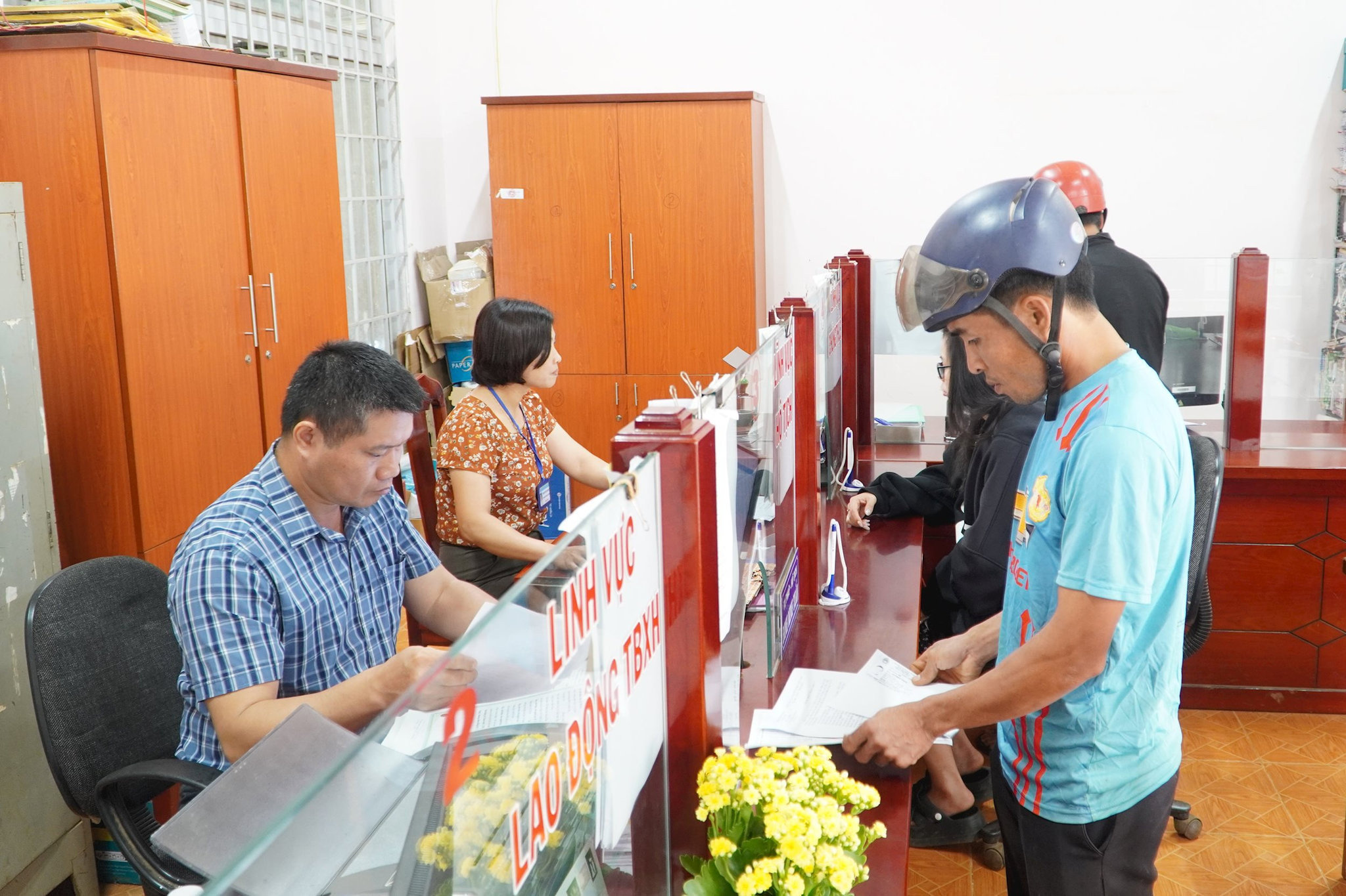 xa-quang-son-bao-dam-bo-may-cap-xa-hoat-dong-thong-suot-khong-de-nguoi-dan-phai-cho-doi.jpg