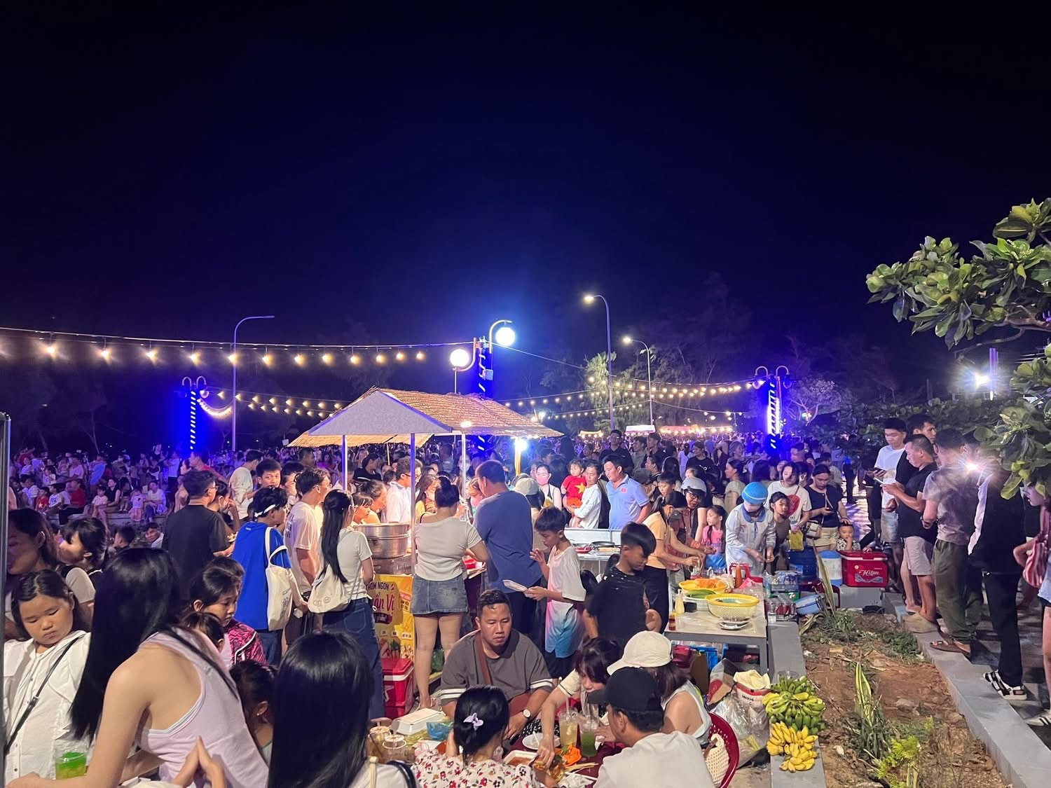 The night food market has created a vibrant and lively atmosphere in the evenings