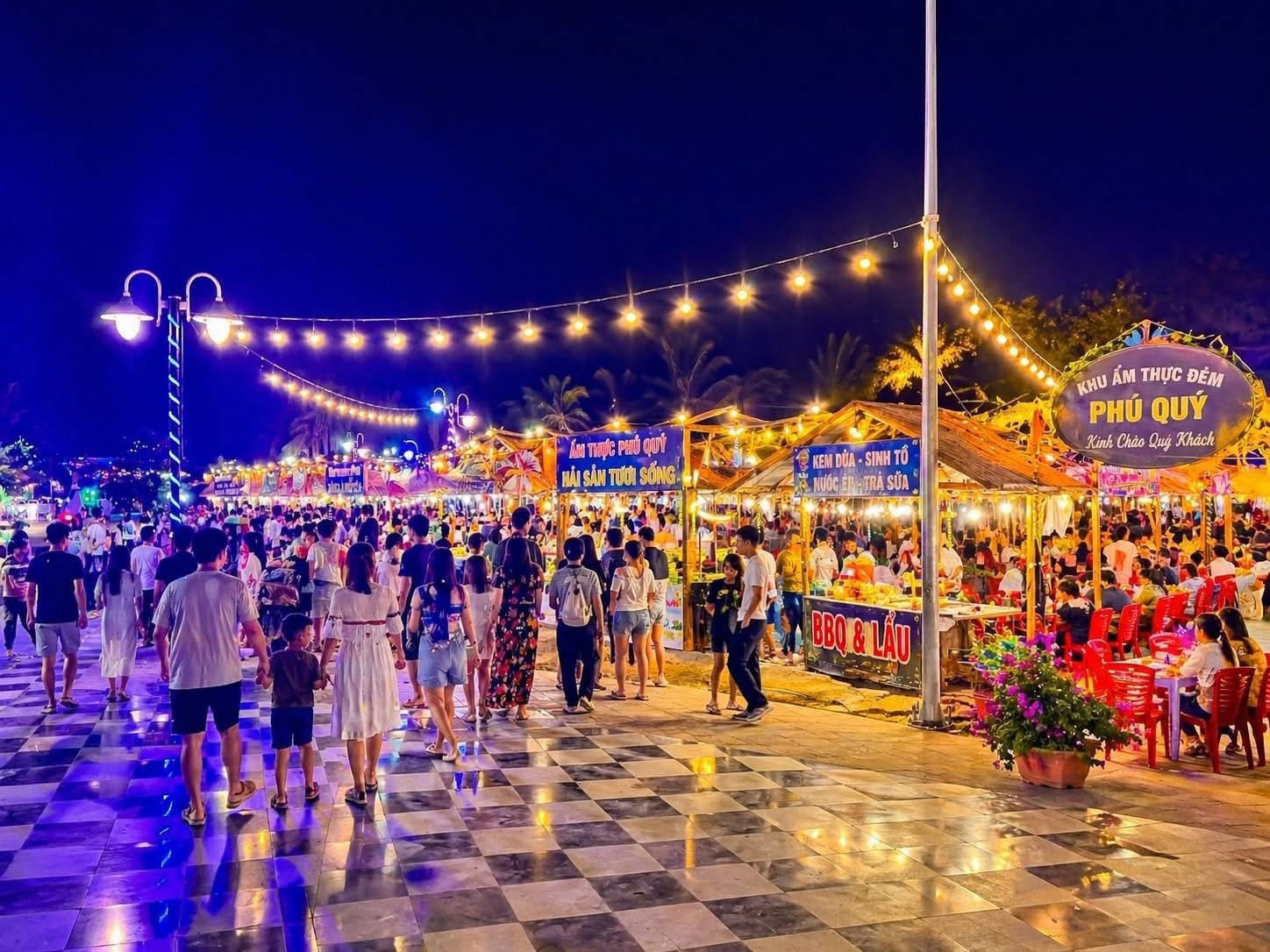 The first-ever night food market in Phu Quy Island has helped diversify local tourism products.