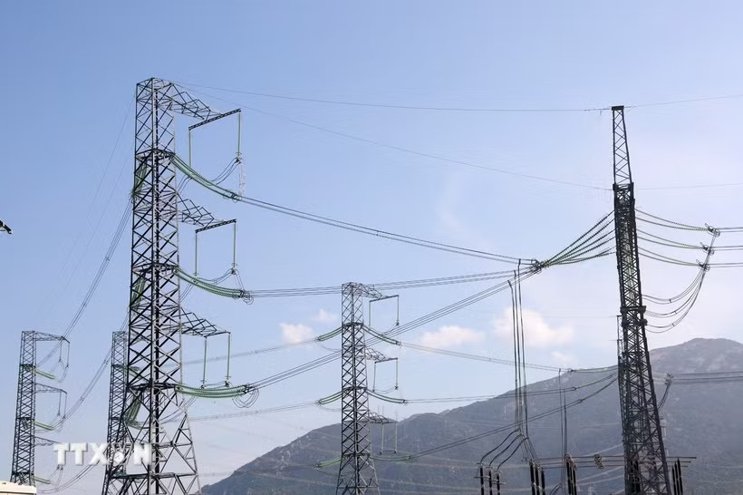 Hạ tầng lưới điện 500kV của được nhà máy điện mặt trời Trung Nam-Thuận Nam đầu tư để truyền tải. (Ảnh: Xuân Triệu/TTXVN)