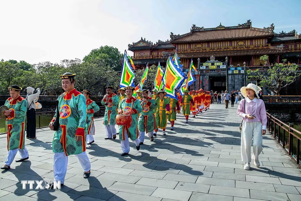 Được UNESCO công nhận là Di sản văn hóa phi vật thể đại diện của nhân loại từ năm 2003, Nhã nhạc cung đình Huế ngày nay thường hiện diện trong các nghi lễ tái hiện, sự kiện văn hóa tại Đại Nội. (Ảnh: Vân Chi/TTXVN phát) ttxvn-nha-nhac-14.jpg