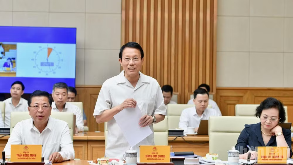 Bộ trưởng Công an Lương Tam Quang phát biểu ý kiến tại phiên họp. (Ảnh: Thanh Giang) Bộ trưởng Công an Lương Tam Quang phát biểu ý kiến tại phiên họp. (Ảnh: Thanh Giang)