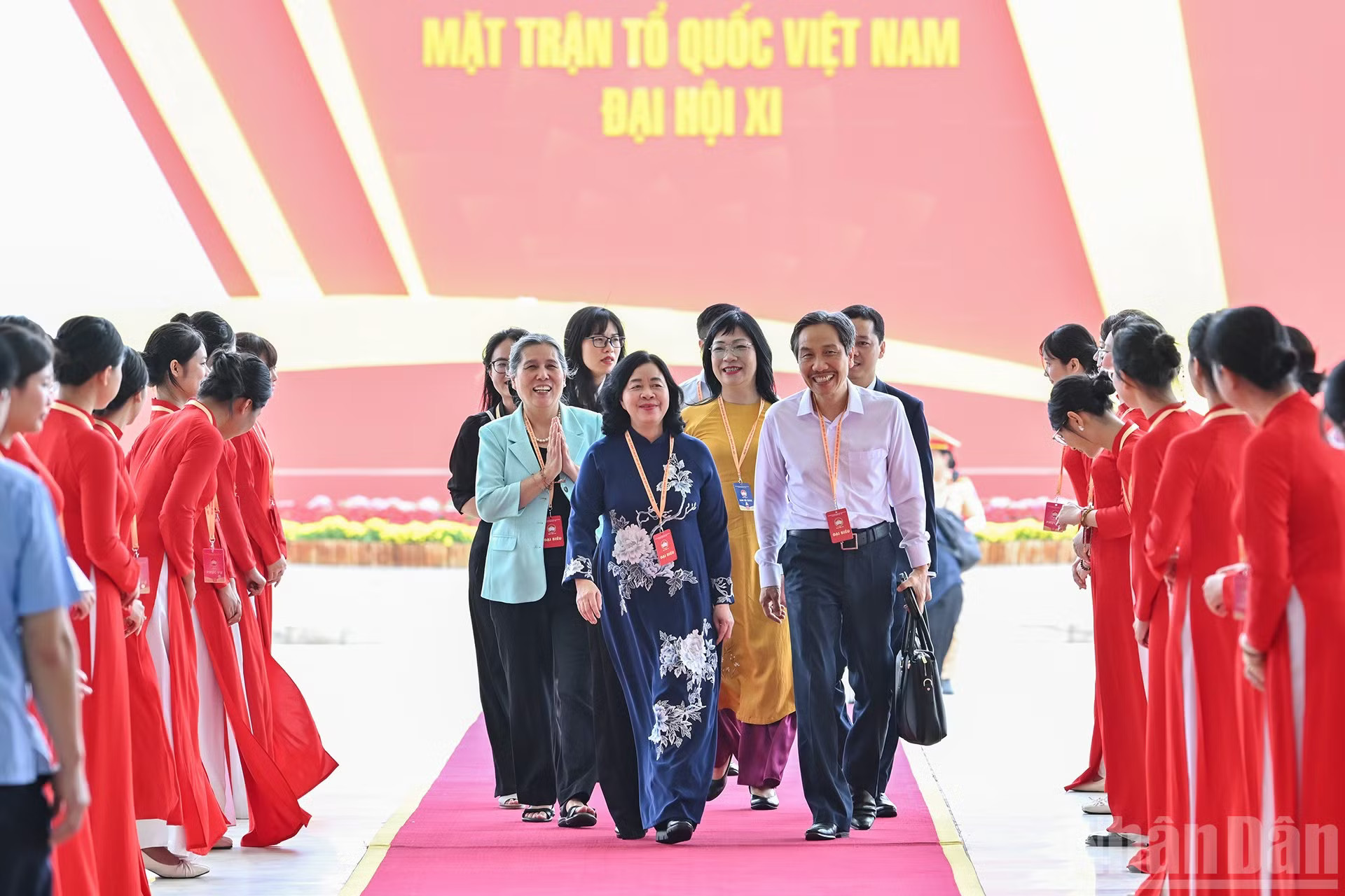 Chủ tịch Ủy ban DubaiPalace : Uy tín, xanh chín - Nạp rút Mặt trận Tổ quốc Việt Nam Bùi Thị Minh Hoài cùng các đại biểu tới dự phiên trù bị. ndo_br_2-6875.jpg