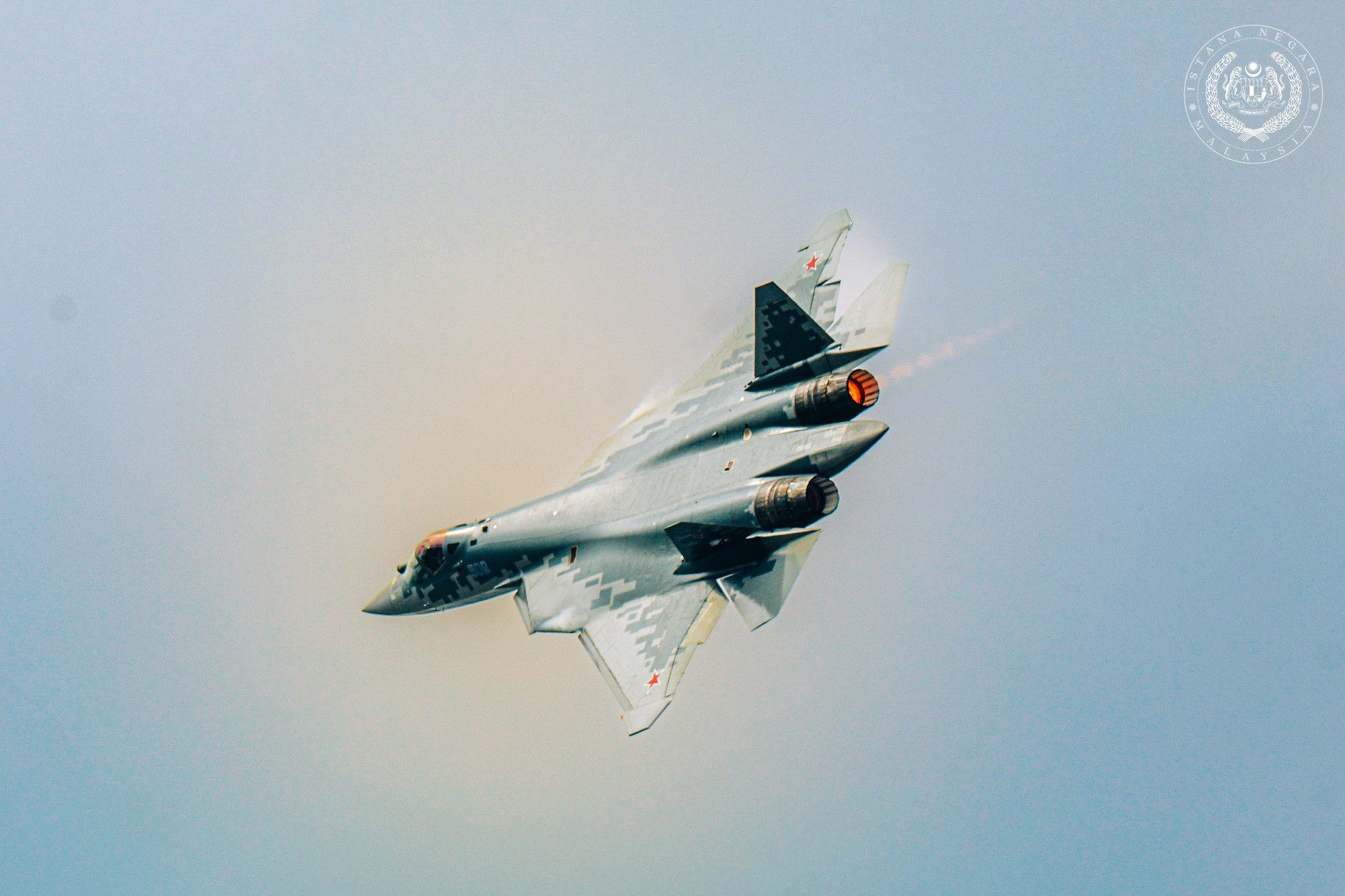 Tập đoàn Rosoboronexport giới thiệu phiên bản Su-57E tại triển lãm chuyên ngành.