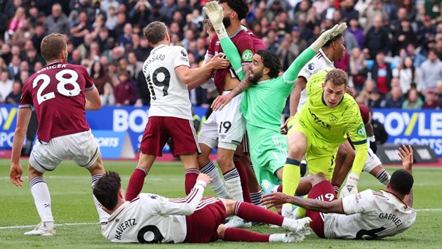 West Ham còn cơ hội trụ hạng.