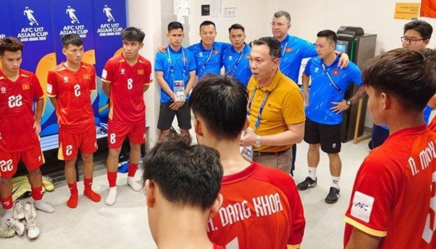 Thầy trò HLV Cristiano Roland đặt mục tiêu đánh bại UAE.