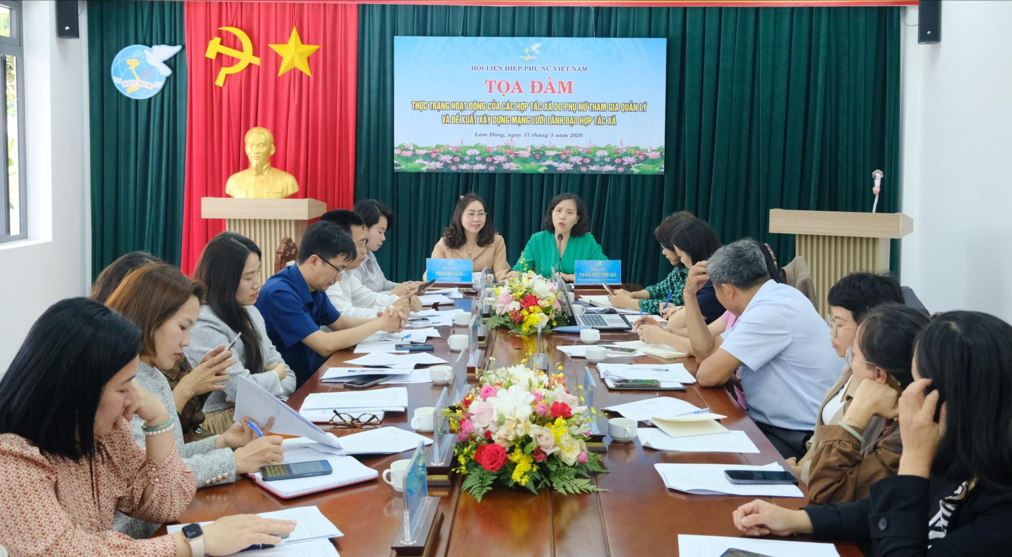 quang-canh-hoi-nghi(1).jpg