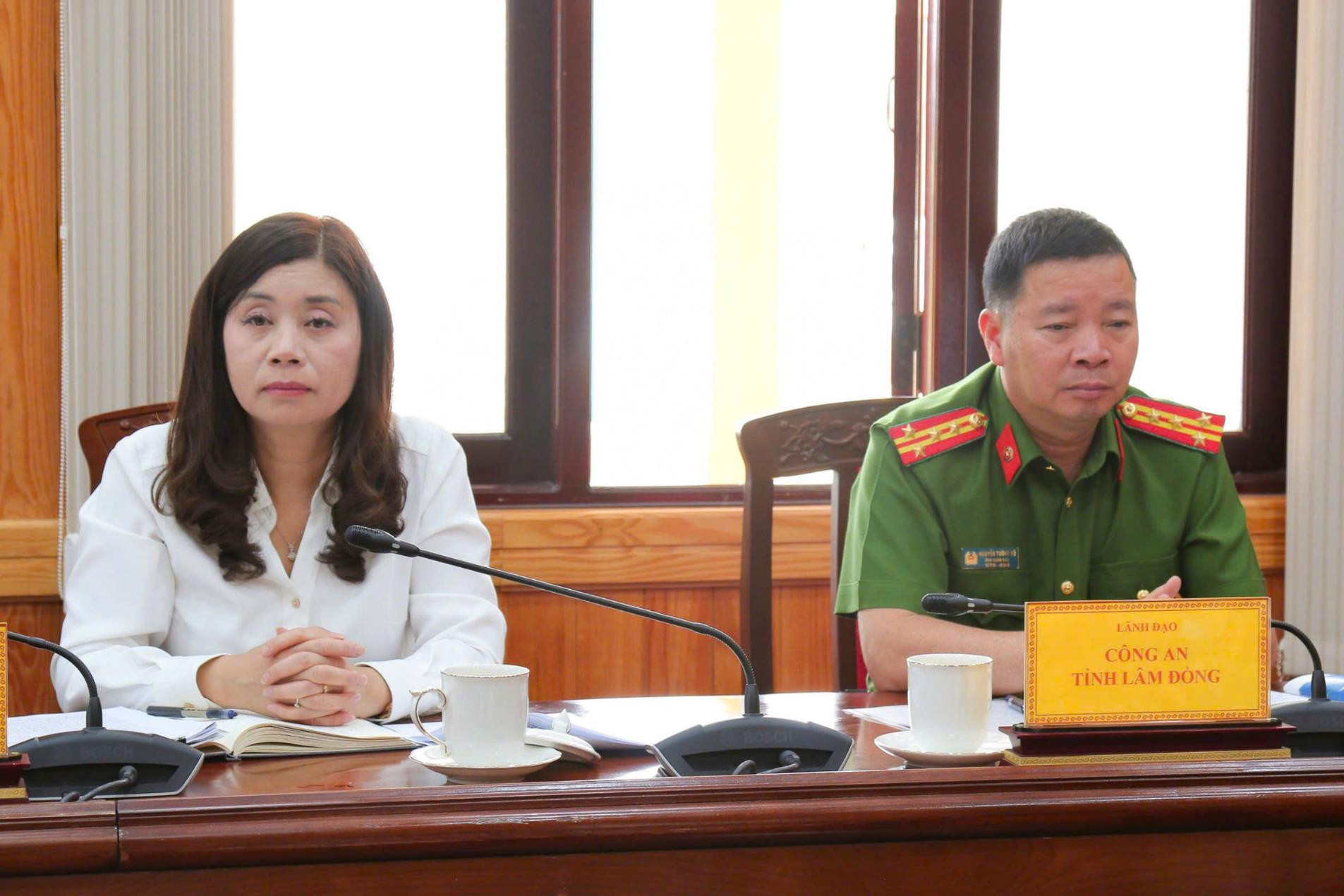 Representatives from provincial departments and agencies attended the meeting.